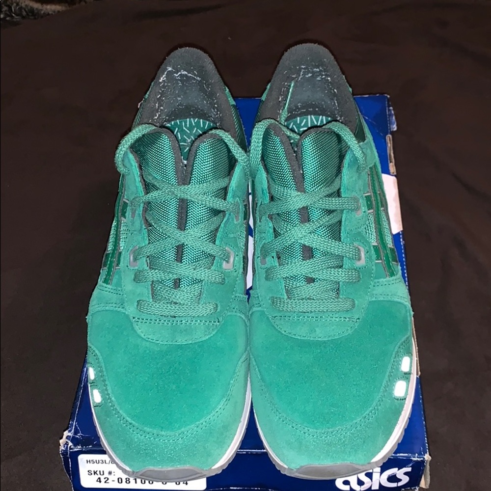 PRE-OWNED ASICS SNEAKERS SIZE 9. GREAT CONDITION.